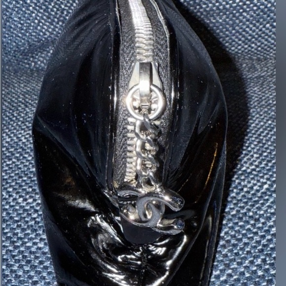 CHANEL CRUISE  Glossy Black Logo Pouch Coa - Picture 5 of 11